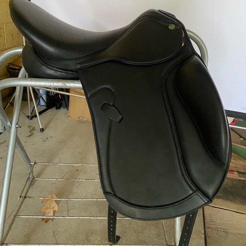 Brand new! HDR Dortmund 18” Dressage Saddle
